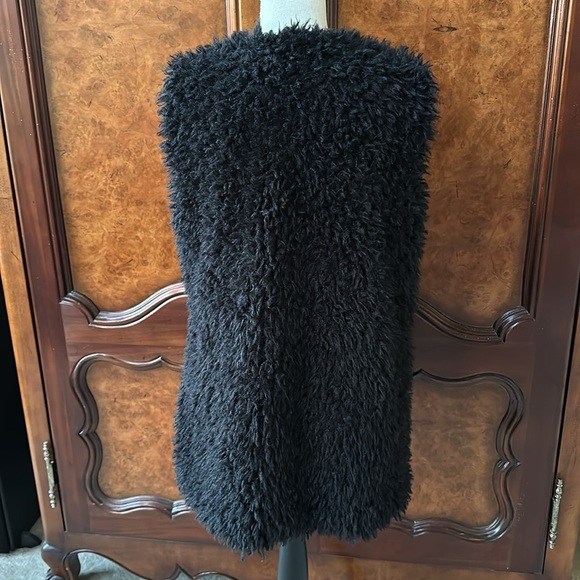 Ambiance Faux Fur Vest - Picture 4 of 10